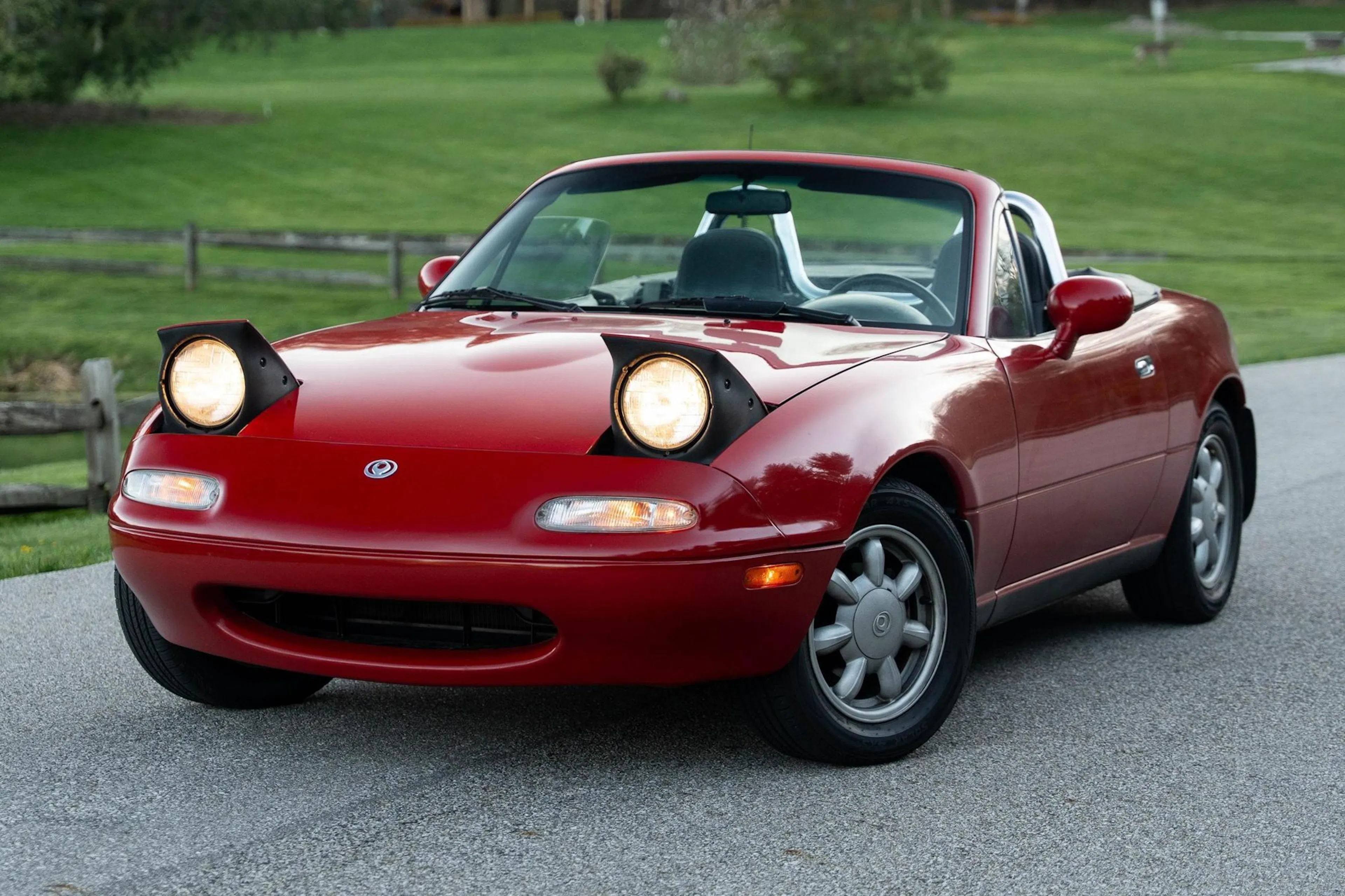 1993 Mazda MX-5 Miata VIN JM1NA3517P0405532 | Hagerty Valuation Tools®